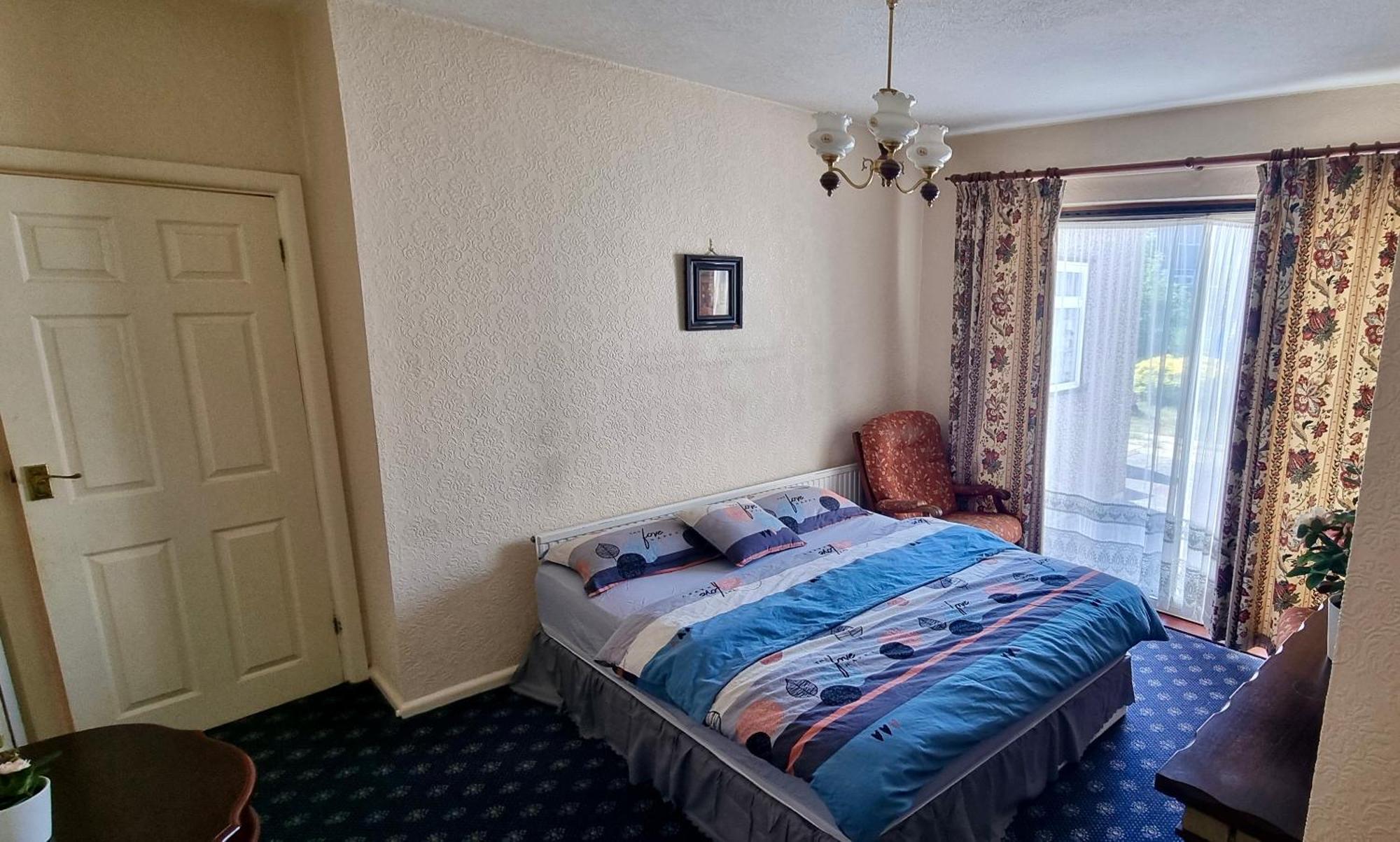 Barking London House Sleeps 12 - Parking - Train Tube - Airport Villa Exterior photo